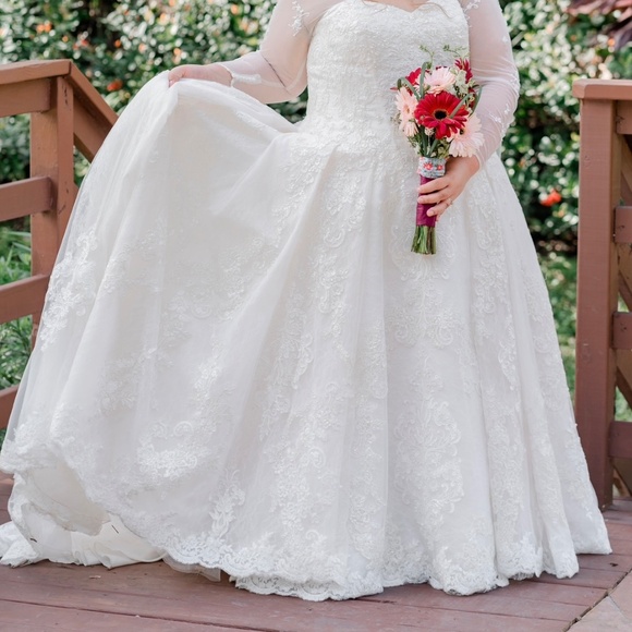 Oleg Cassini Plus Size 20 Wedding Ballgown - Picture 4 of 12